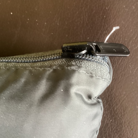 Amenity Kits Travel Bags FAMILY 3 UNOPENED Business Class 2025 Swiss Victorinox - Picture 2 of 6